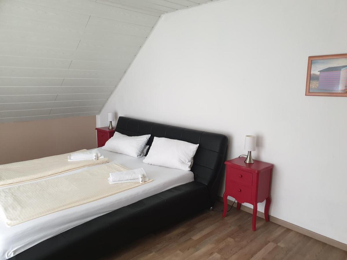 Lindner Ferienwohnungen Und Doppelzimmer Фихтелберг Екстериор снимка