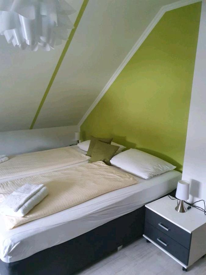 Lindner Ferienwohnungen Und Doppelzimmer Фихтелберг Екстериор снимка